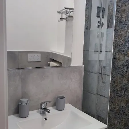 Vatican Garden 게스트하우스 4*